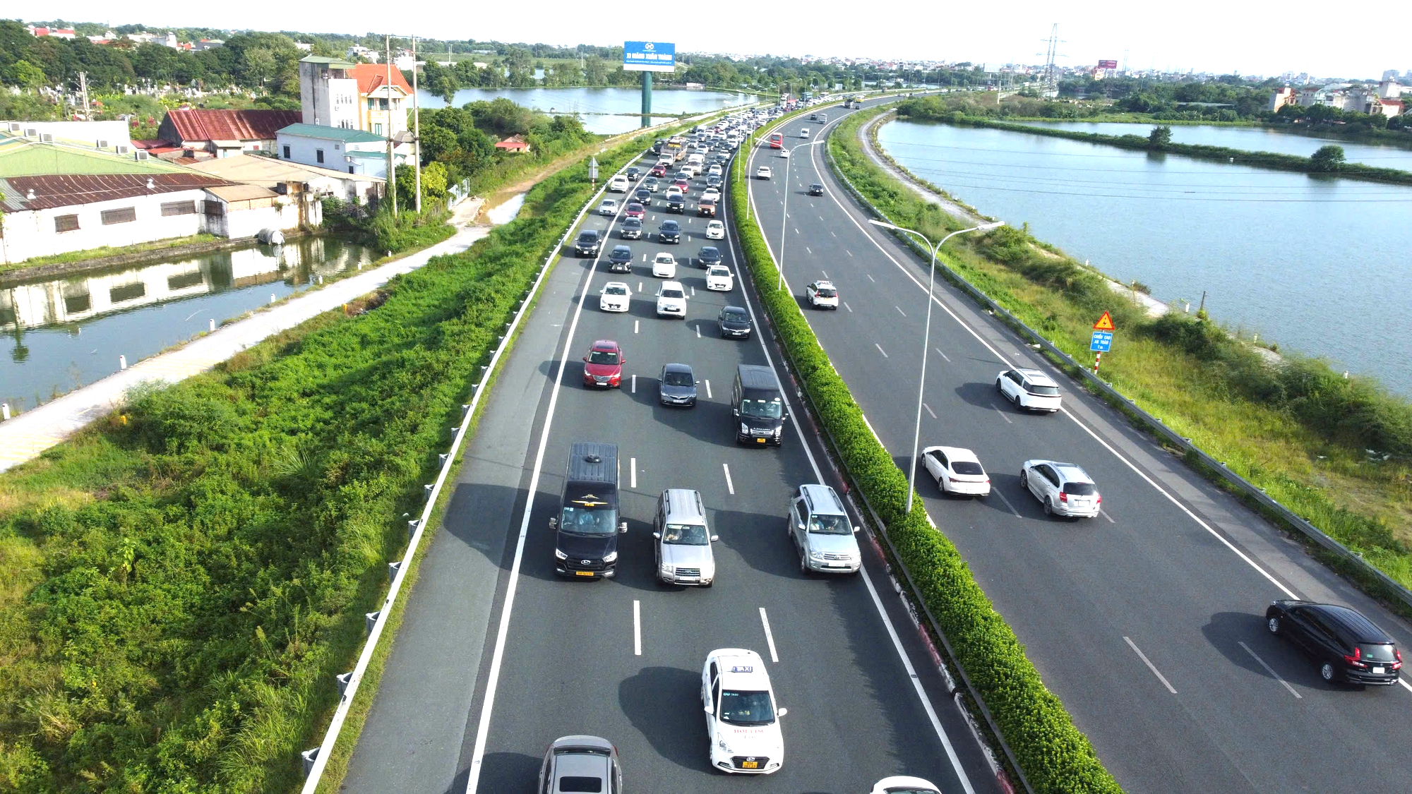 Điều chỉnh ph&acirc;n l&agrave;n, quy định tốc độ tr&ecirc;n cao tốc - N&acirc;ng cao an to&agrave;n v&agrave; văn h&oacute;a giao th&ocirc;ng- Ảnh 2.