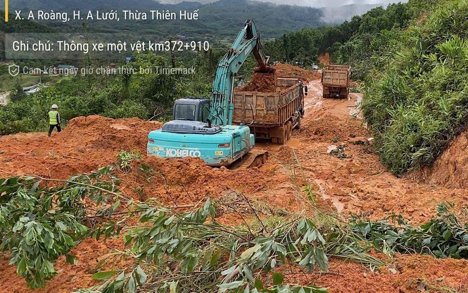 Huế: C&ograve;n hơn 13.272 ng&ocirc;i nh&agrave; bị ngập, một số đường vẫn chưa thể lưu th&ocirc;ng