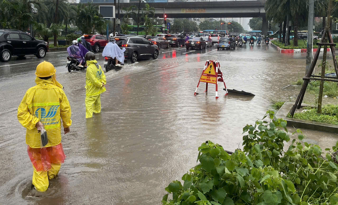 H&agrave; Nội khẩn trương triển khai phương &aacute;n ứng ph&oacute; b&atilde;o số 11 Matmo- Ảnh 1.