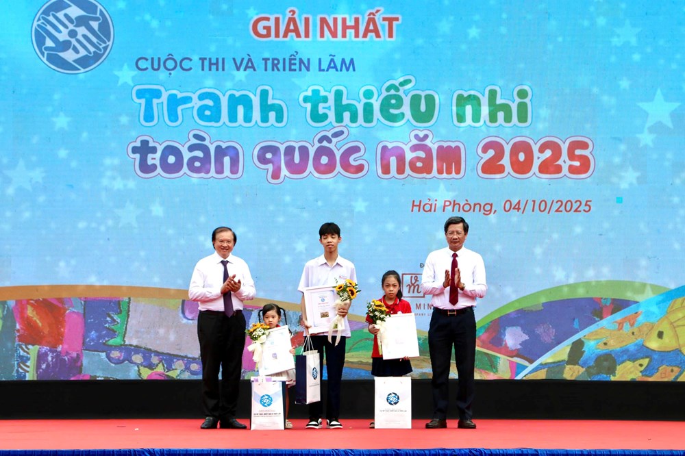Hơn 320 t&aacute;c phẩm được trưng b&agrave;y tại Triển l&atilde;m tranh thiếu nhi to&agrave;n quốc 2025- Ảnh 1.