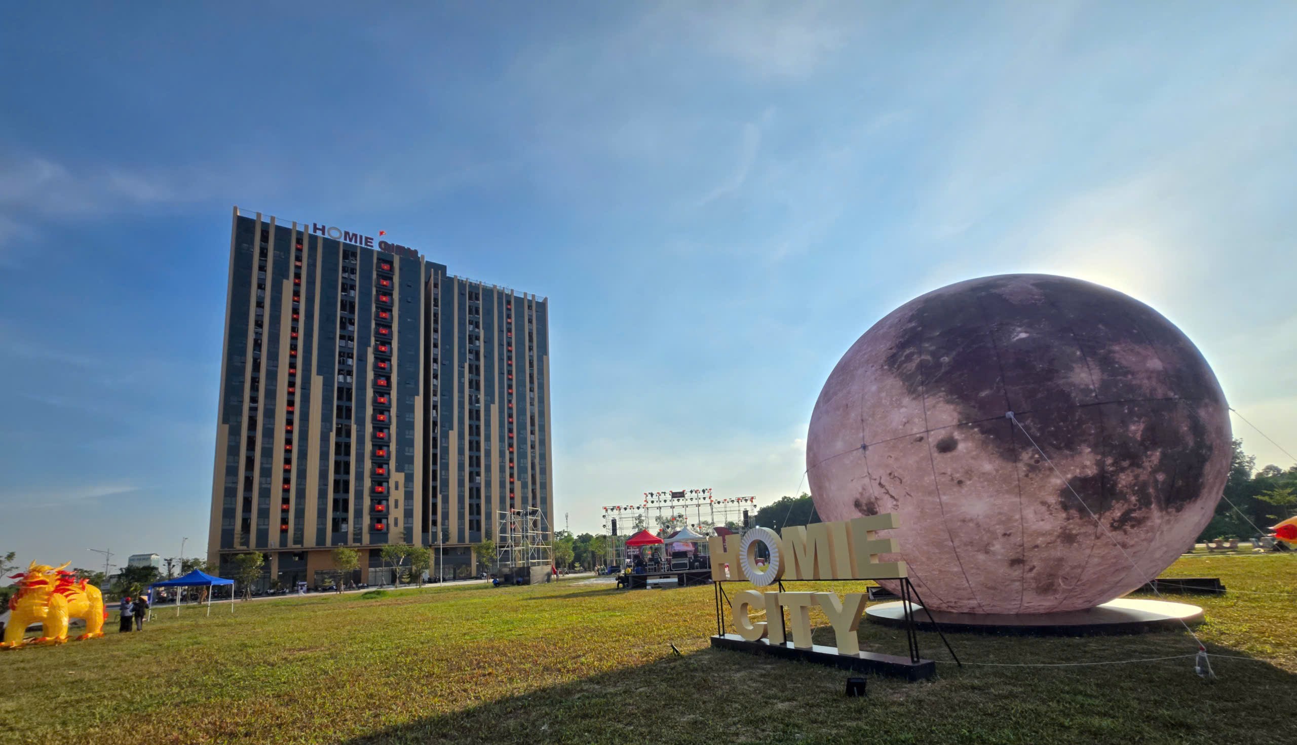 Đêm hội Trung thu đầu tiên tại Homie City: Gắn kết cộng đồng, lan tỏa giá trị sống- Ảnh 4. Đêm hội Trung thu đầu tiên tại Homie City: Gắn kết cộng đồng, lan tỏa giá trị sống- Ảnh 4.