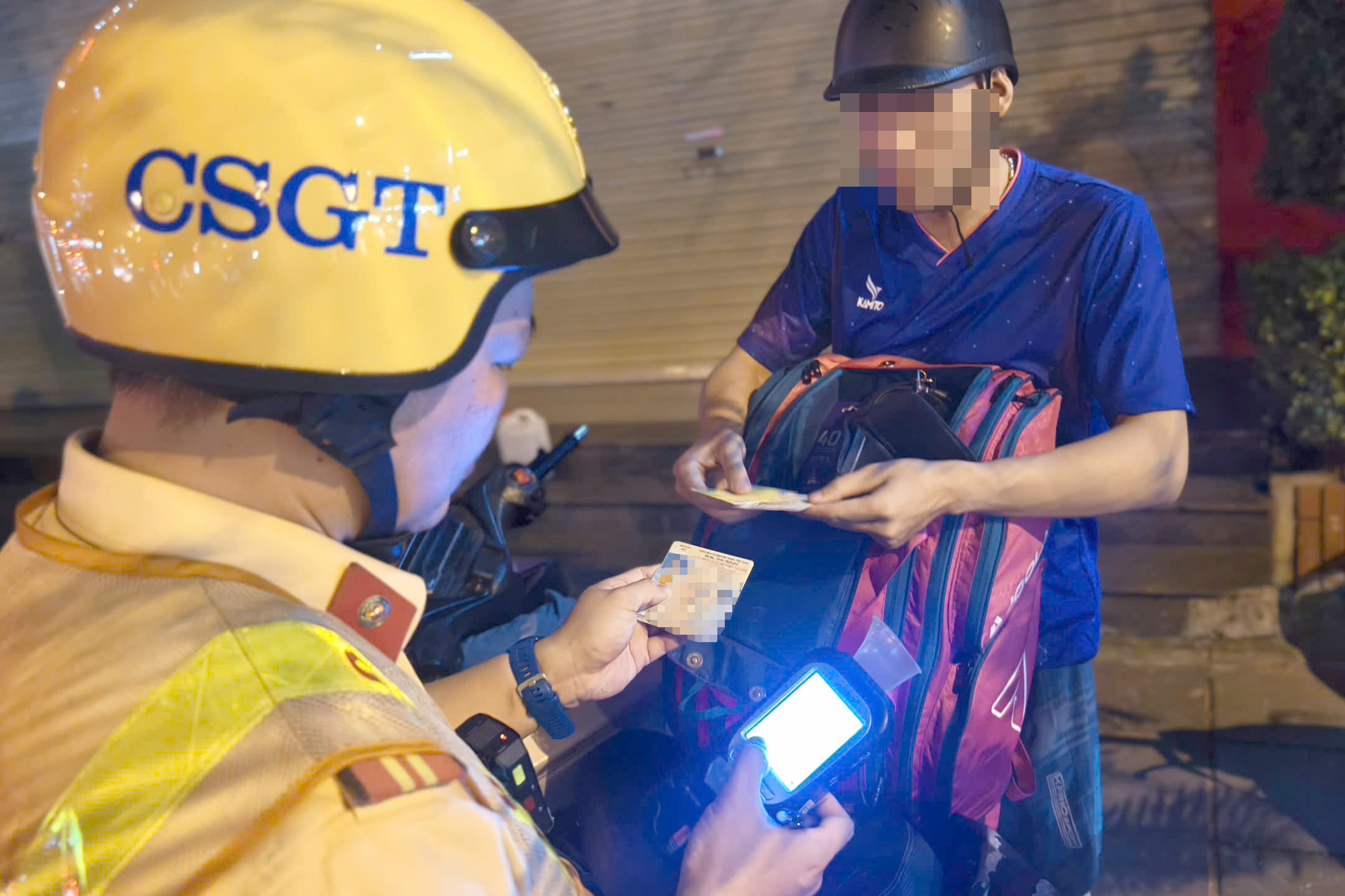 H&agrave; Nội: CSGT đ&oacute;n l&otilde;ng gần khu ăn nhậu cuối tuần, xử l&yacute; h&agrave;ng loạt "ma men" l&aacute;i xe- Ảnh 7.