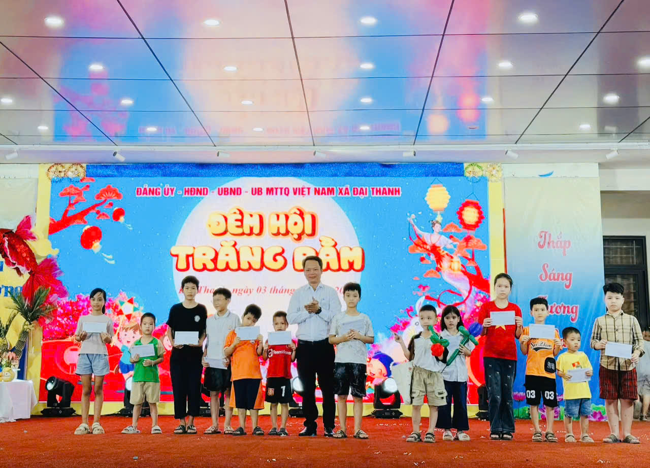 Các xã vùng ven Hà Nội lung linh trong đêm hội Trung thu- Ảnh 13. Các xã vùng ven Hà Nội lung linh trong đêm hội Trung thu- Ảnh 13.