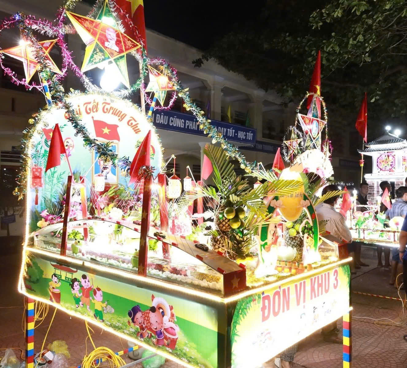 Các xã vùng ven Hà Nội lung linh trong đêm hội Trung thu- Ảnh 7. Các xã vùng ven Hà Nội lung linh trong đêm hội Trung thu- Ảnh 7.