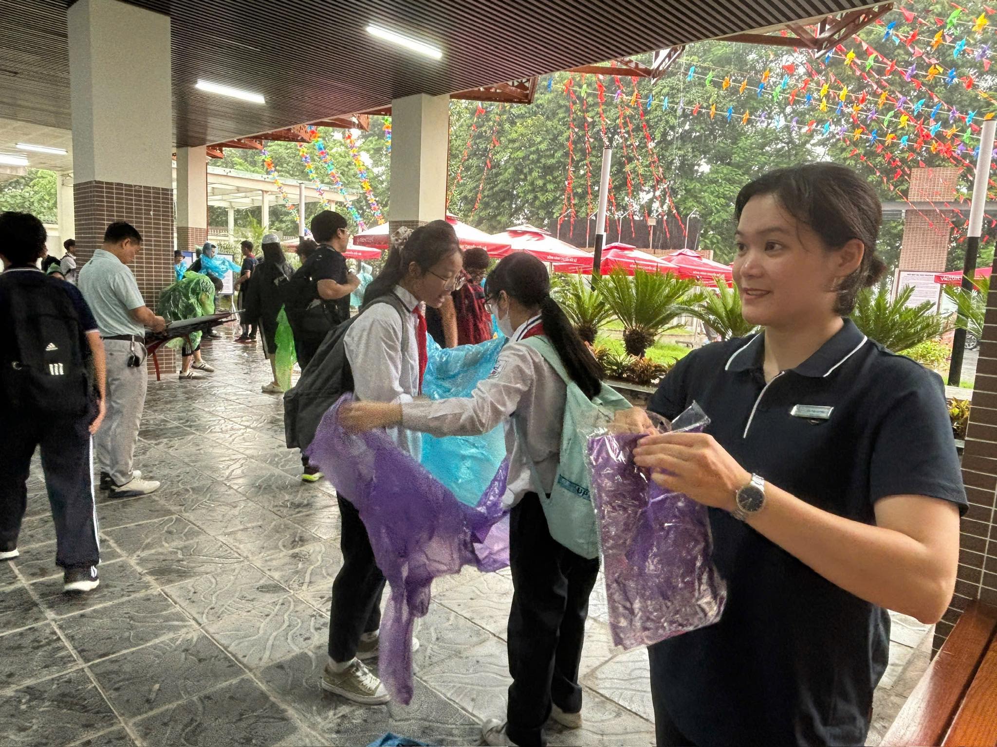 H&agrave; Nội: Hơn 2,3 triệu học sinh nghỉ học để tr&aacute;nh b&atilde;o Matmo- Ảnh 1.