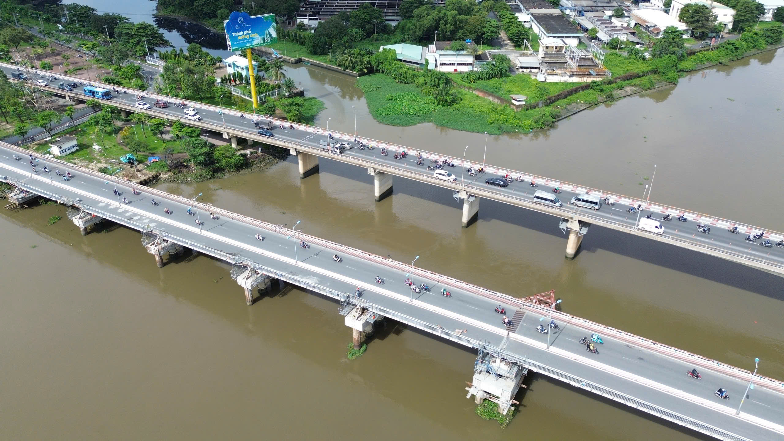 Ho&agrave;n tất k&iacute;ch n&acirc;ng tĩnh kh&ocirc;ng th&ocirc;ng thuyền cầu 11.000 tấn bắc qua s&ocirc;ng S&agrave;i G&ograve;n l&ecirc;n 7m- Ảnh 1.