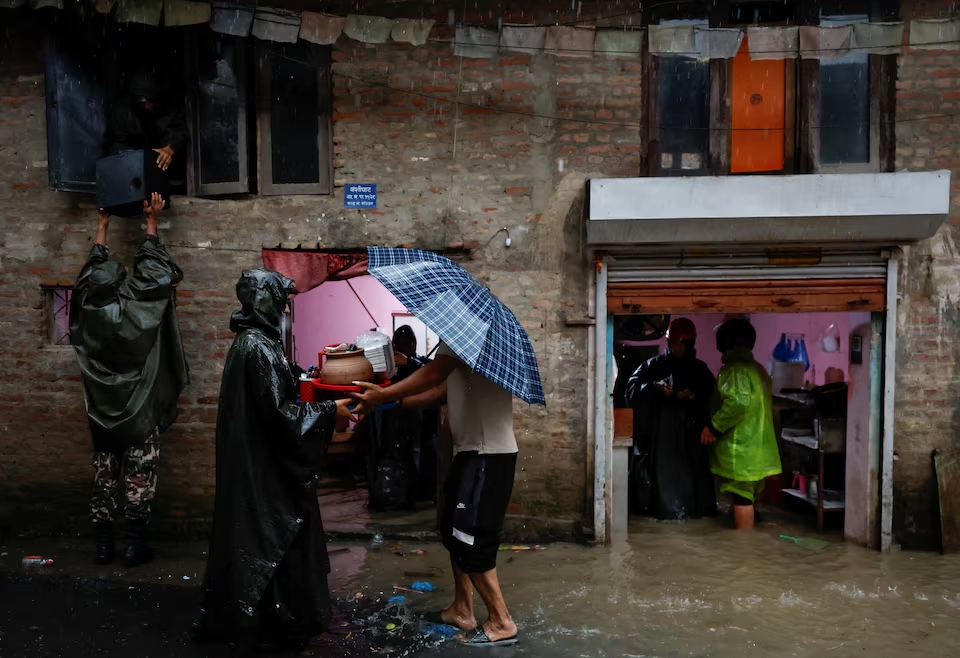 Nepal: Mưa lớn g&acirc;y lũ qu&eacute;t khiến &iacute;t nhất 47 người chết, nhiều tuyến đường bị chia cắt- Ảnh 1.