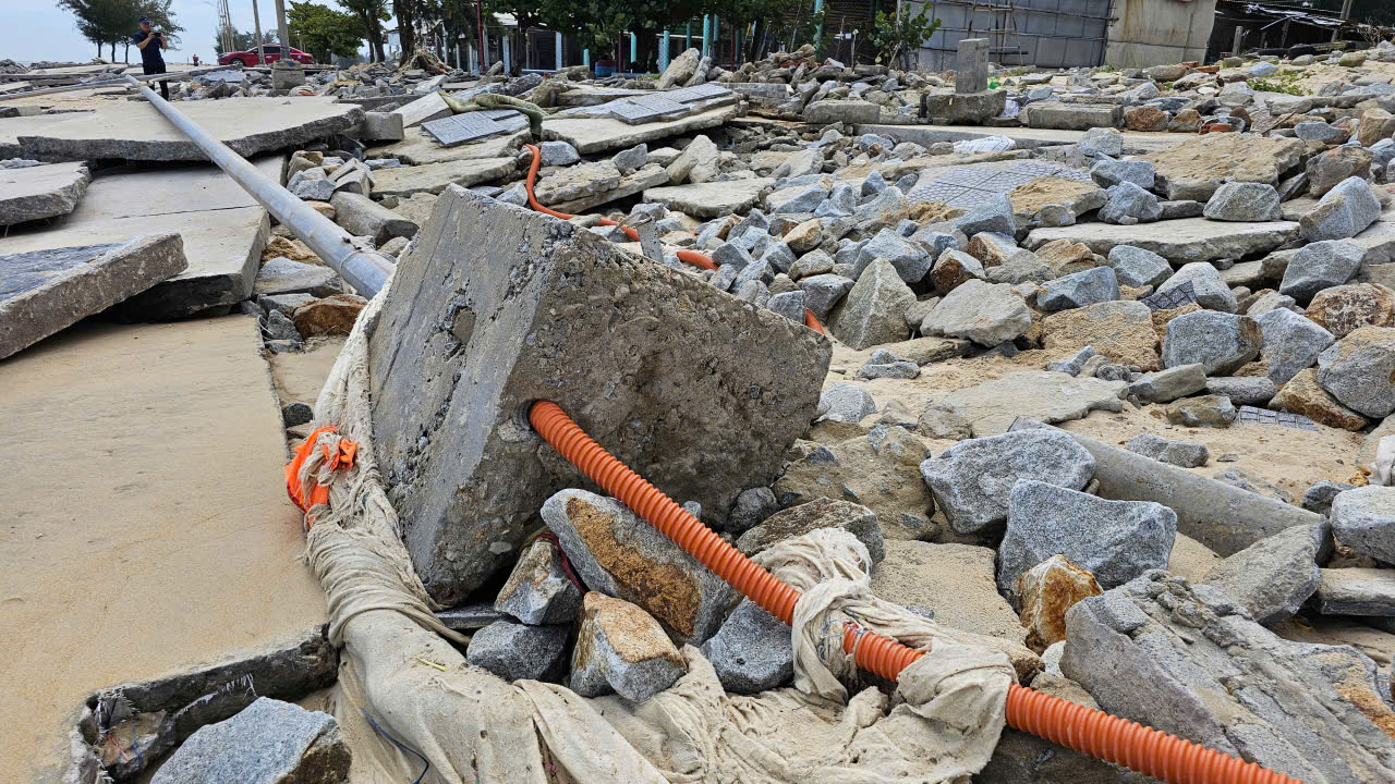 Huế: C&ocirc;ng bố t&igrave;nh huống khẩn cấp để khắc phục sạt lở bờ biển Thuận An- Ảnh 2.