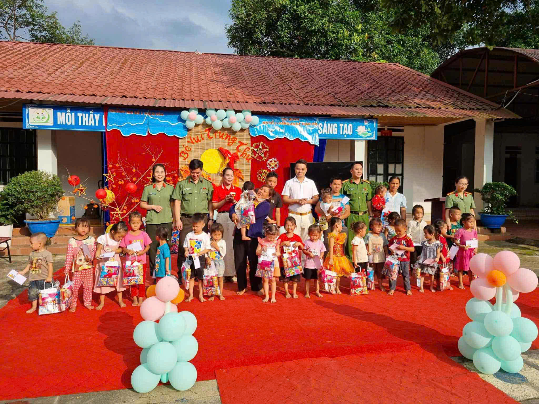 Trung thu ấm &aacute;p giữa v&ugrave;ng lũ L&agrave;o Cai- Ảnh 3.