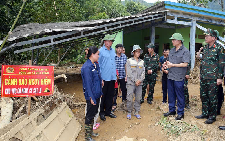 Ph&oacute; Thủ tướng Trần Hồng H&agrave; kiểm tra khắc phục hậu quả b&atilde;o số 10 tại L&agrave;o Cai- Ảnh 1.