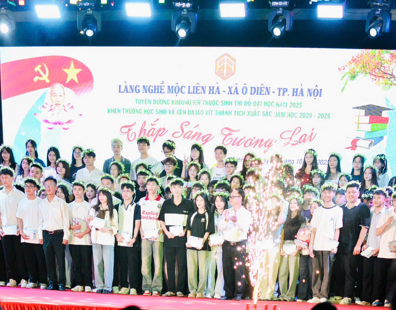 Các xã vùng ven Hà Nội lung linh trong đêm hội Trung thu- Ảnh 9. Các xã vùng ven Hà Nội lung linh trong đêm hội Trung thu- Ảnh 9.