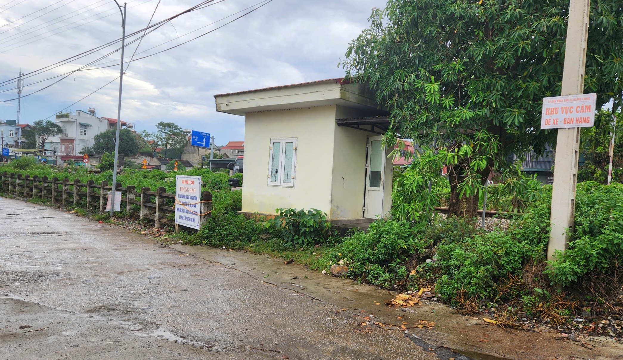 Thanh H&oacute;a: Cấp x&atilde; quản l&yacute;, xử l&yacute; c&aacute;c h&agrave;nh vi lấn chiếm đất d&agrave;nh cho đường sắt- Ảnh 2.