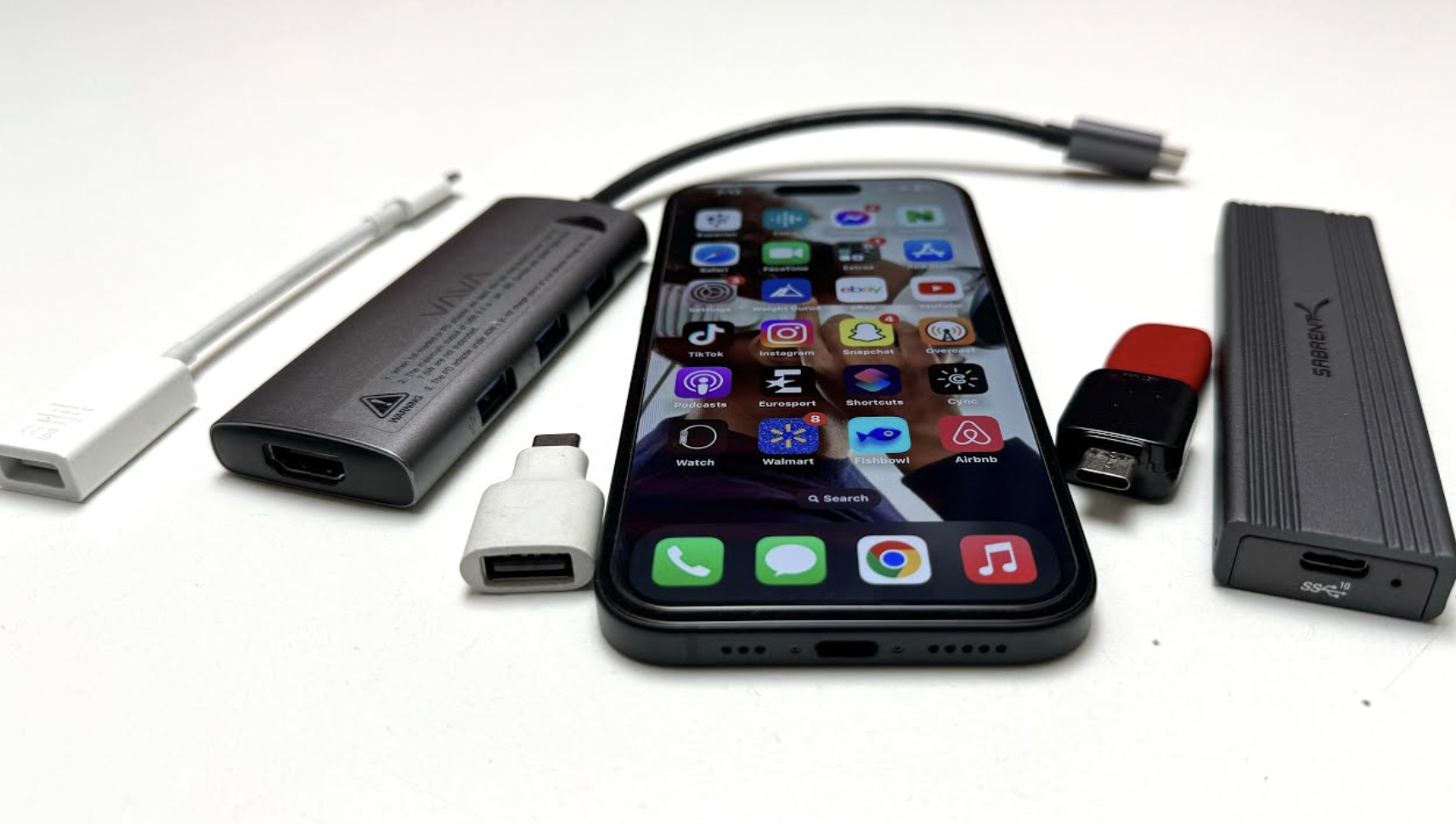 USB-C biến iPhone 17 th&agrave;nh trung t&acirc;m kết nối di động cho người d&ugrave;ng Apple- Ảnh 3.