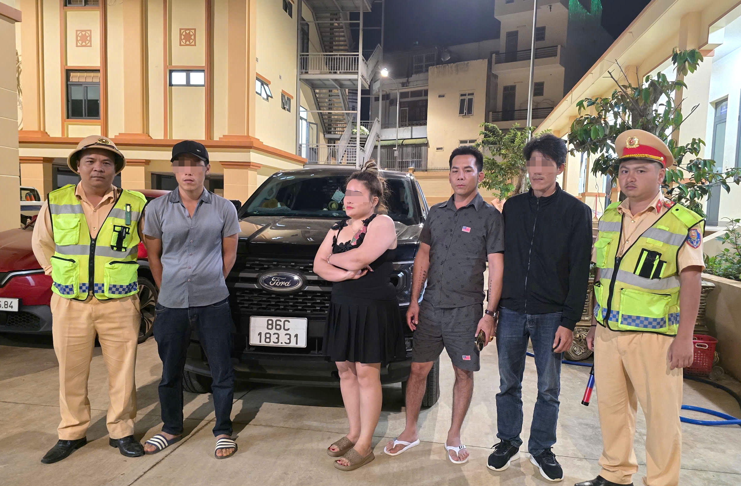 Đắk Lắk: Điều tra, xử lý nhóm người hành hung tài xế xe tải- Ảnh 1. Đắk Lắk: Điều tra, xử lý nhóm người hành hung tài xế xe tải- Ảnh 1.