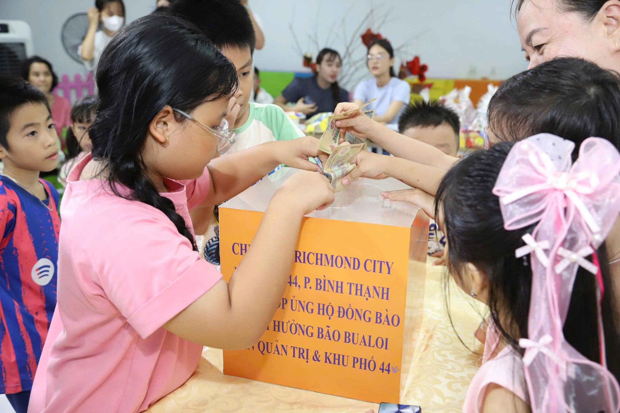 TP.HCM ủng hộ hơn 42 tỷ đồng gi&uacute;p đồng b&agrave;o ph&iacute;a Bắc khắc phục b&atilde;o lũ- Ảnh 1.