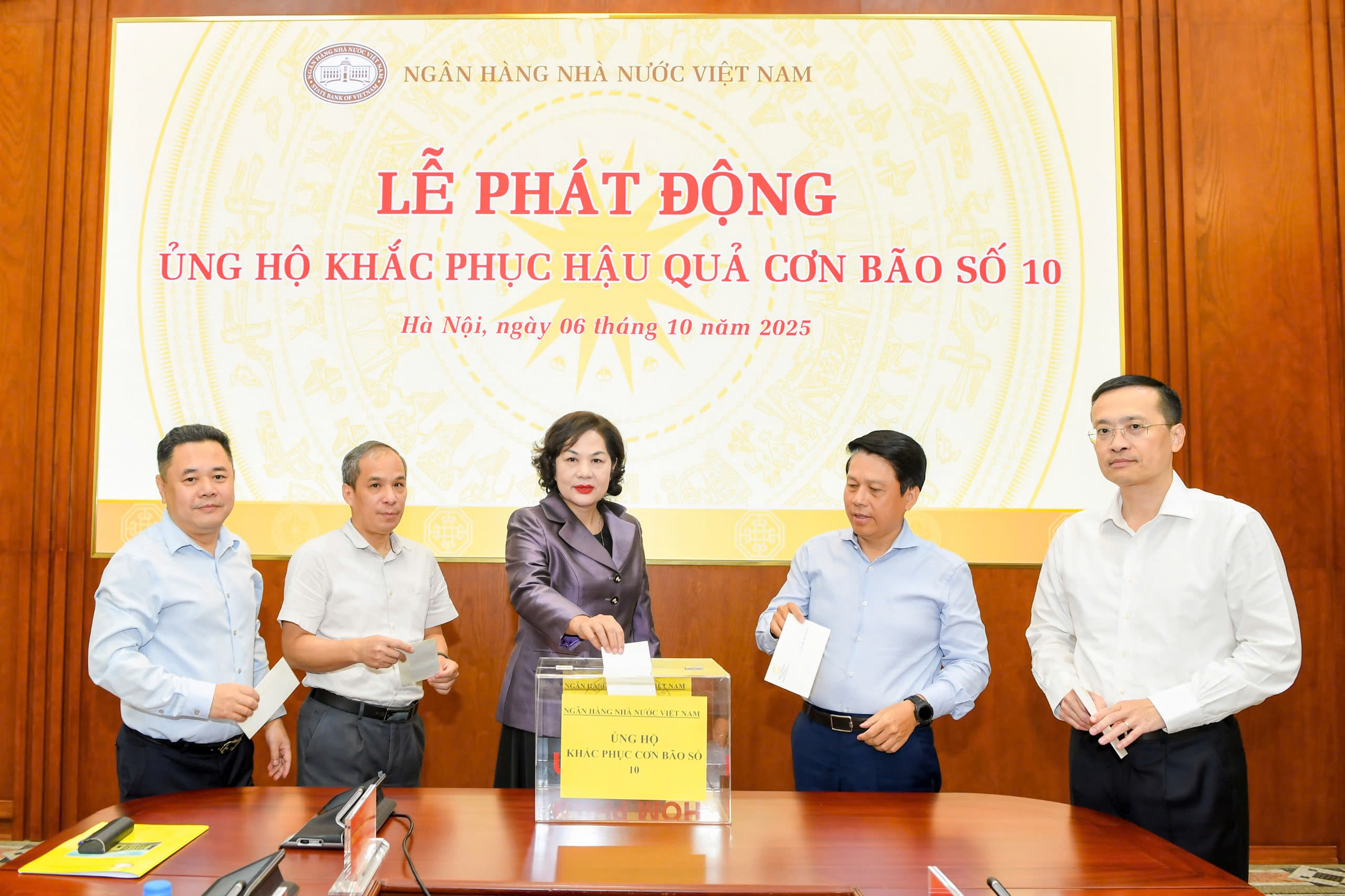 Ng&acirc;n h&agrave;ng Nh&agrave; nước ph&aacute;t động ủng hộ khắc phục thiệt hại b&atilde;o số 10 - Ảnh 1.