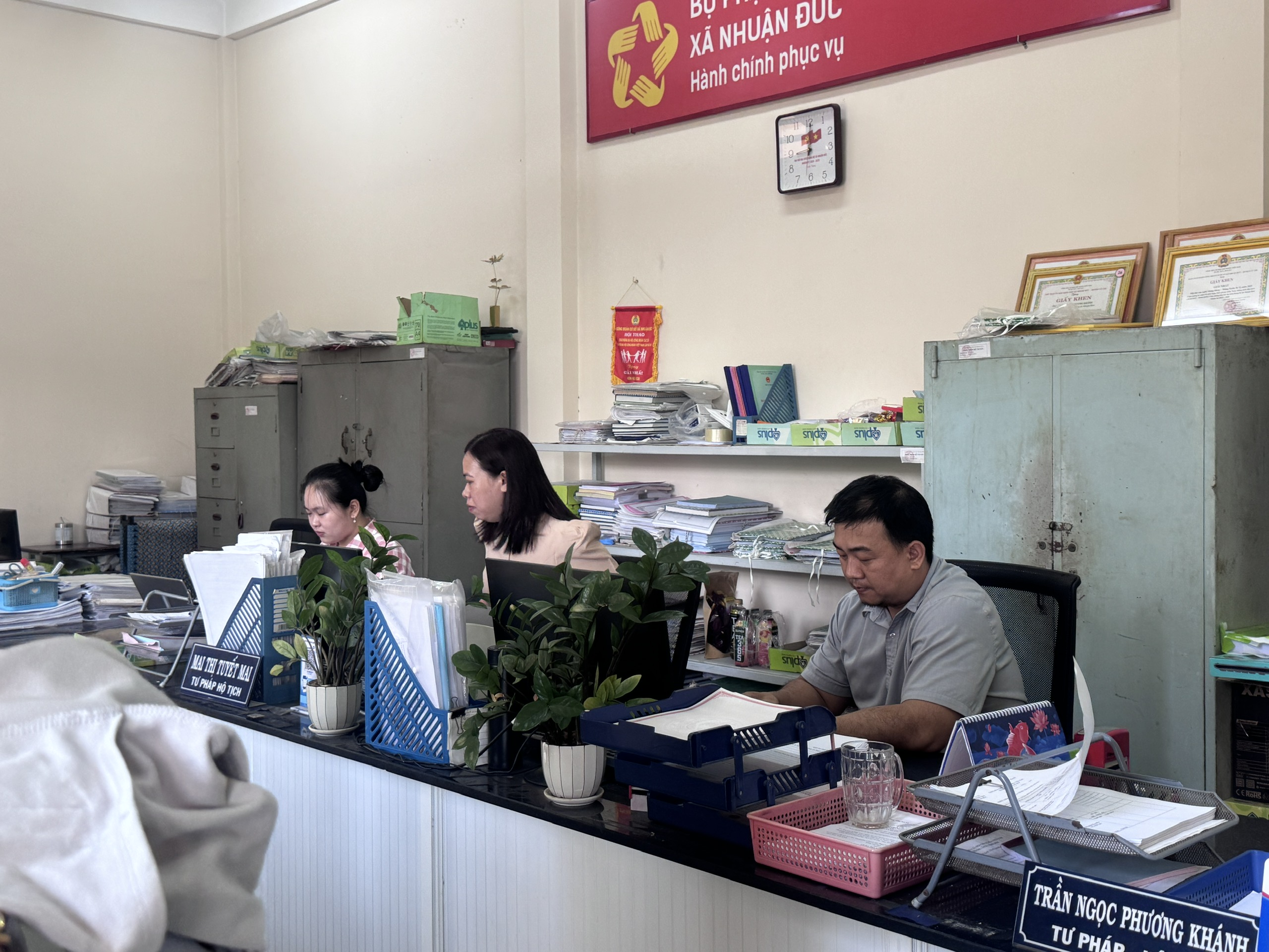 TP.HCM kiến nghị tăng bi&ecirc;n chế, bổ sung cơ chế đặc th&ugrave; cho ch&iacute;nh quyền cấp x&atilde;- Ảnh 1.