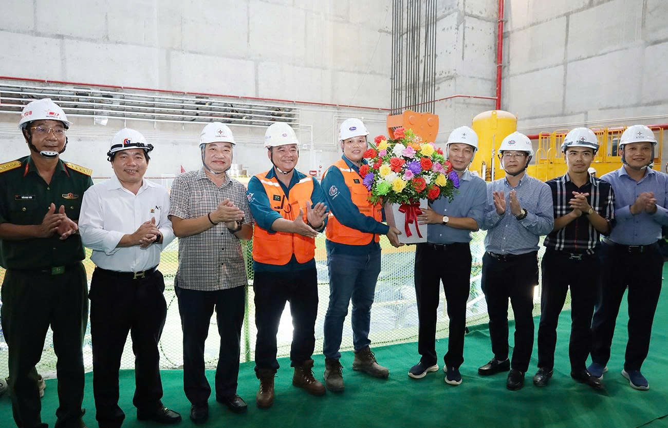 Hạ đặt th&agrave;nh c&ocirc;ng rotor tổ m&aacute;y số 2 - Nh&agrave; m&aacute;y Thủy điện H&ograve;a B&igrave;nh mở rộng- Ảnh 2.