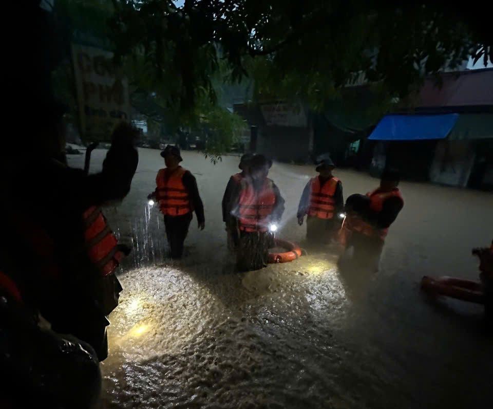 Th&aacute;i Nguy&ecirc;n huy động tối đa lực lượng cứu hộ đối ph&oacute; mưa lũ- Ảnh 4.