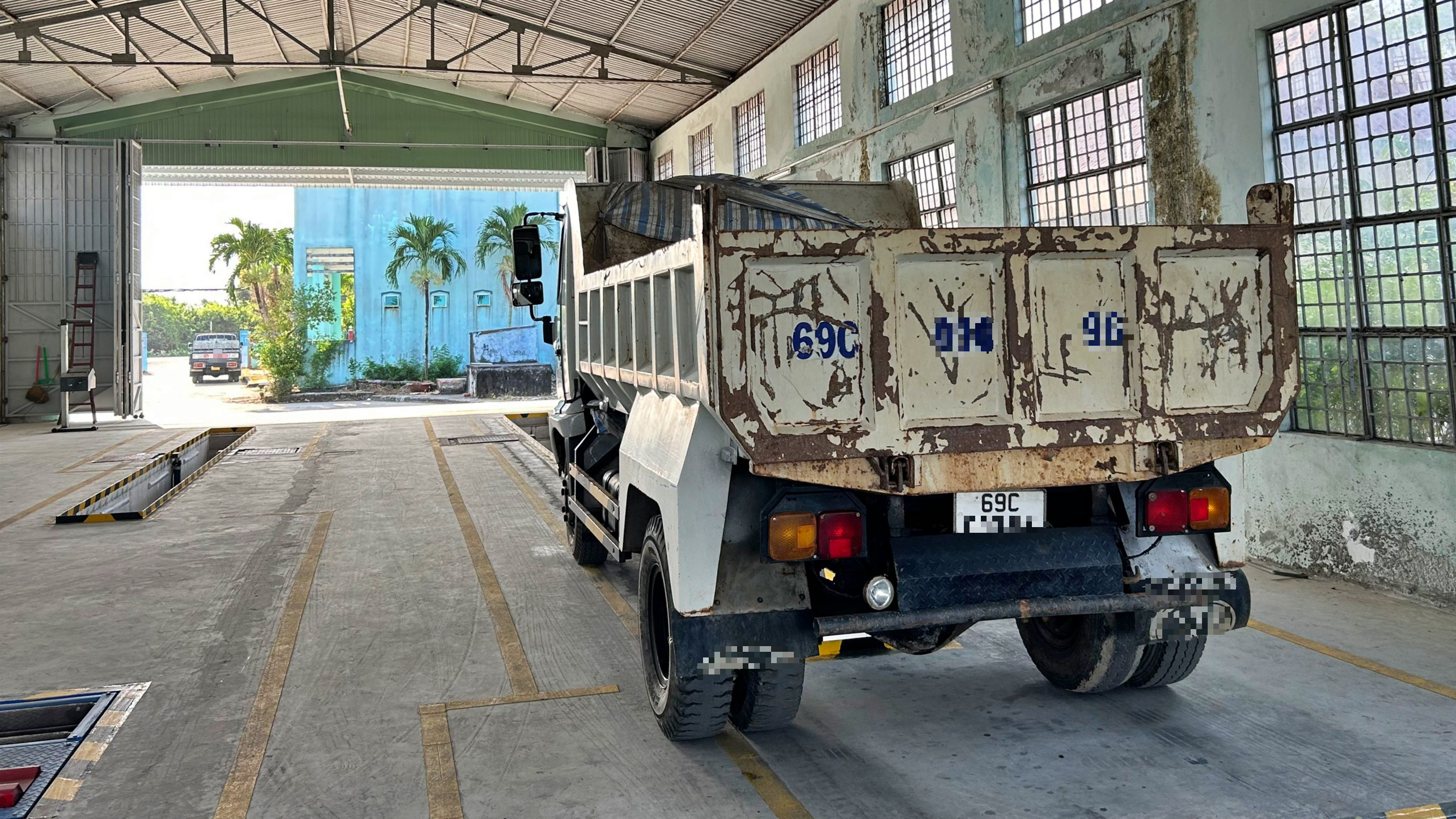 C&agrave; Mau: Hơn 300 phương tiện kh&ocirc;ng đạt chuẩn kh&iacute; thải phải sửa chữa g&igrave; để qua kiểm định?- Ảnh 1.