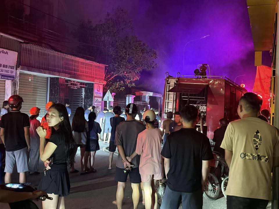 Nghệ An: Ch&aacute;y cửa h&agrave;ng quần &aacute;o giữa đ&ecirc;m, một người tử vong- Ảnh 1.