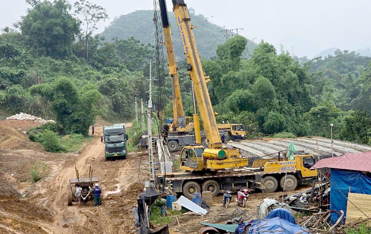 Dự &aacute;n cao tốc Tuy&ecirc;n Quang - H&agrave; Giang: L&agrave;m g&igrave; để kh&ocirc;ng bị gi&aacute;n đoạn thi c&ocirc;ng sau mưa lũ?- Ảnh 1.