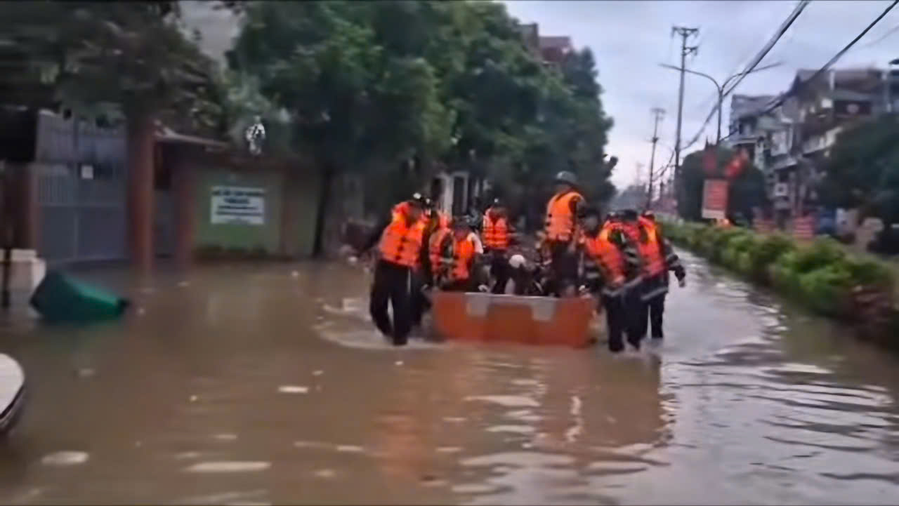 Quốc lộ 4A ngập d&agrave;i 1km, giao th&ocirc;ng Lạng Sơn - Cao Bằng t&ecirc; liệt- Ảnh 3.