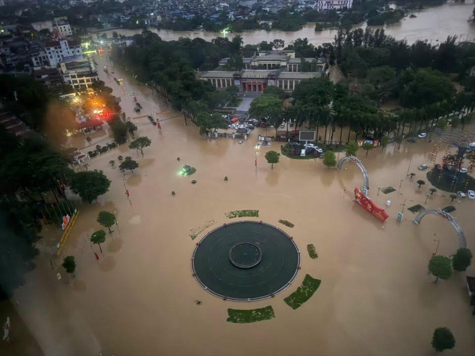 Lũ s&ocirc;ng Cầu vượt đỉnh lịch sử, trung t&acirc;m Th&aacute;i Nguy&ecirc;n ch&igrave;m trong biển nước- Ảnh 4.