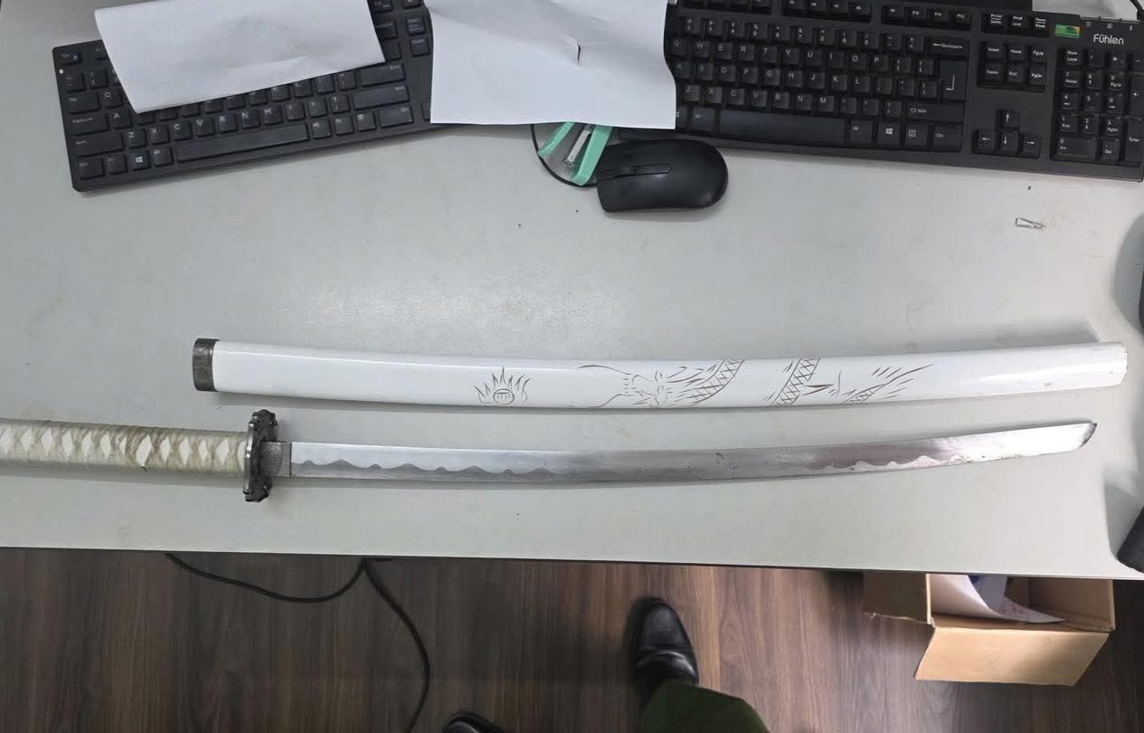 Bắt nh&oacute;m thanh ni&ecirc;n cầm hung kh&iacute; đuổi đ&aacute;nh khiến 1 người chết ở Sơn La- Ảnh 2.