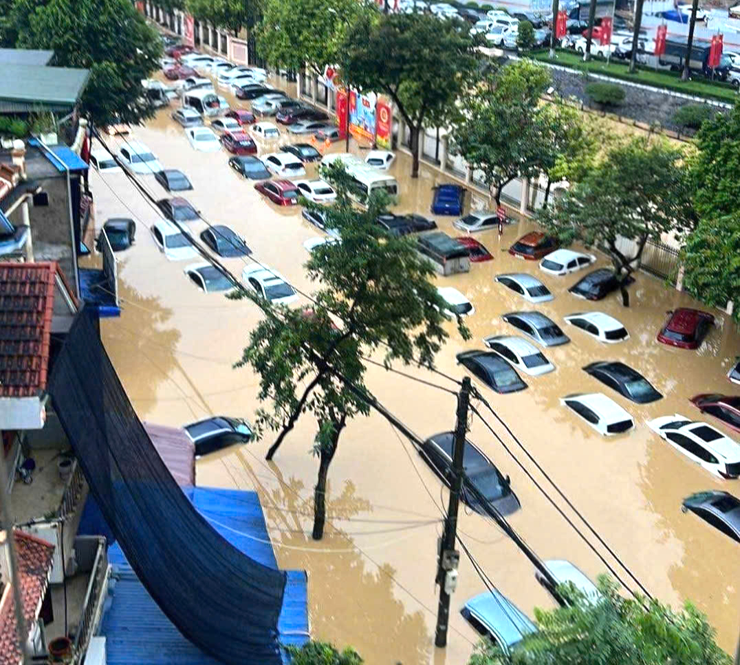 Lũ s&ocirc;ng Cầu vượt đỉnh lịch sử, trung t&acirc;m Th&aacute;i Nguy&ecirc;n ch&igrave;m trong biển nước- Ảnh 1.