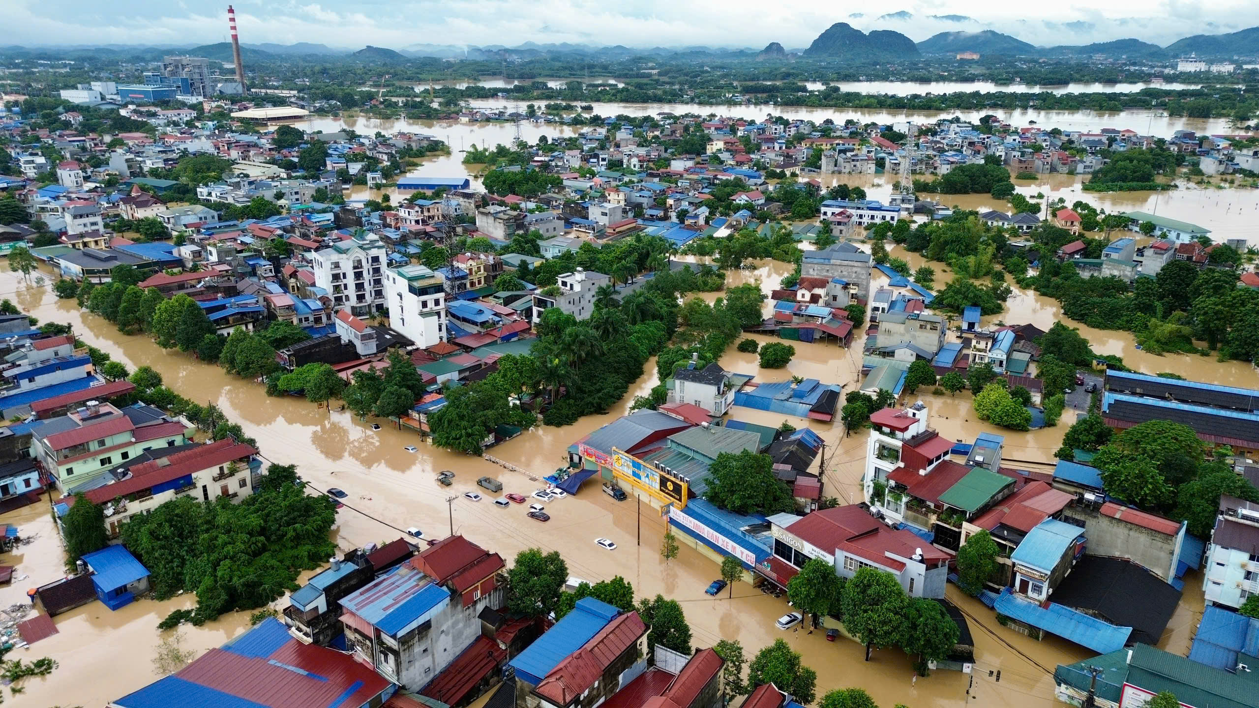 To&agrave;n cảnh trung t&acirc;m đ&ocirc; thị tỉnh Th&aacute;i Nguy&ecirc;n ch&igrave;m trong biển nước- Ảnh 9.