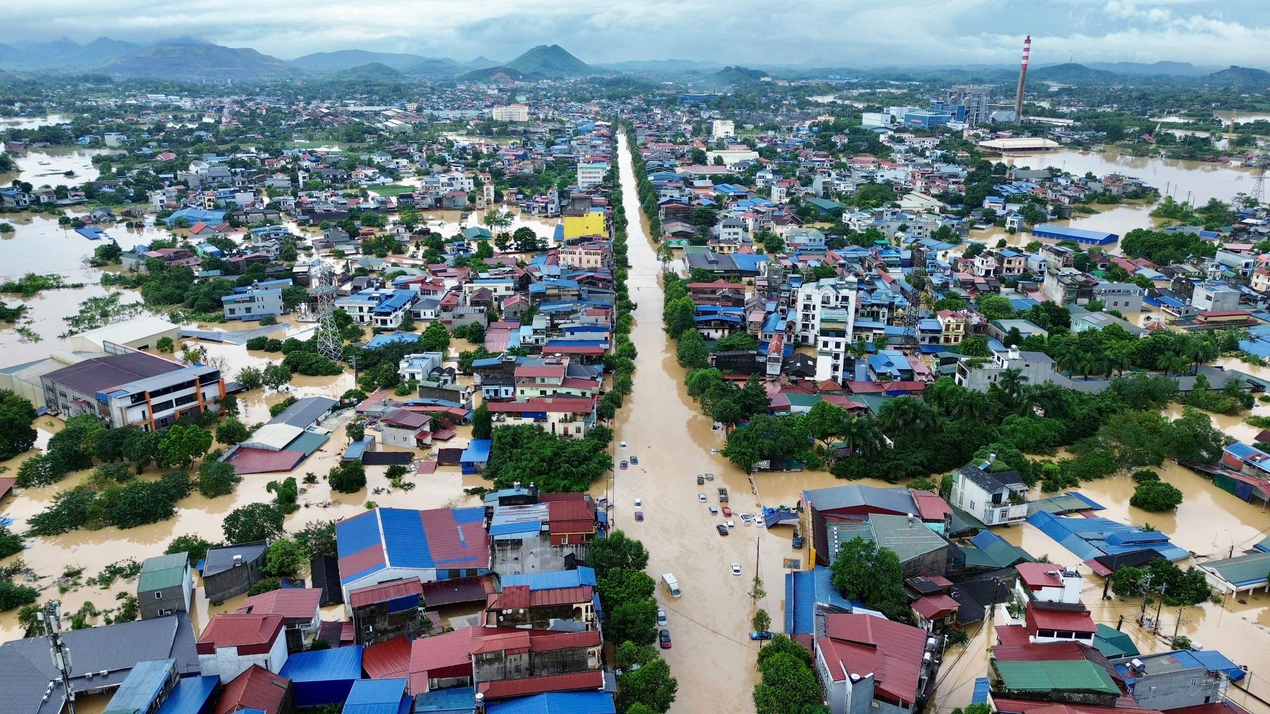 To&agrave;n cảnh trung t&acirc;m đ&ocirc; thị tỉnh Th&aacute;i Nguy&ecirc;n ch&igrave;m trong biển nước- Ảnh 2.