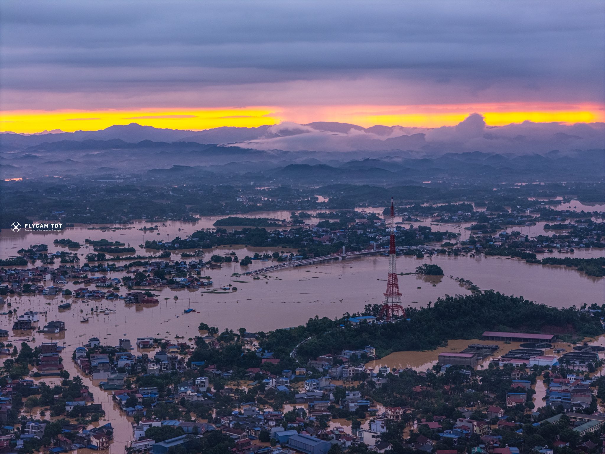 To&agrave;n cảnh trung t&acirc;m đ&ocirc; thị tỉnh Th&aacute;i Nguy&ecirc;n ch&igrave;m trong biển nước- Ảnh 6.