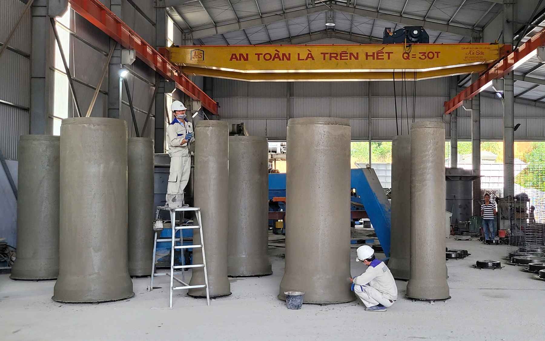 Thị trường xi măng trong nước sụt giảm do ảnh hưởng mưa bão kéo dài- Ảnh 2. Khi tro, xỉ không còn là “gánh nặng môi trường”