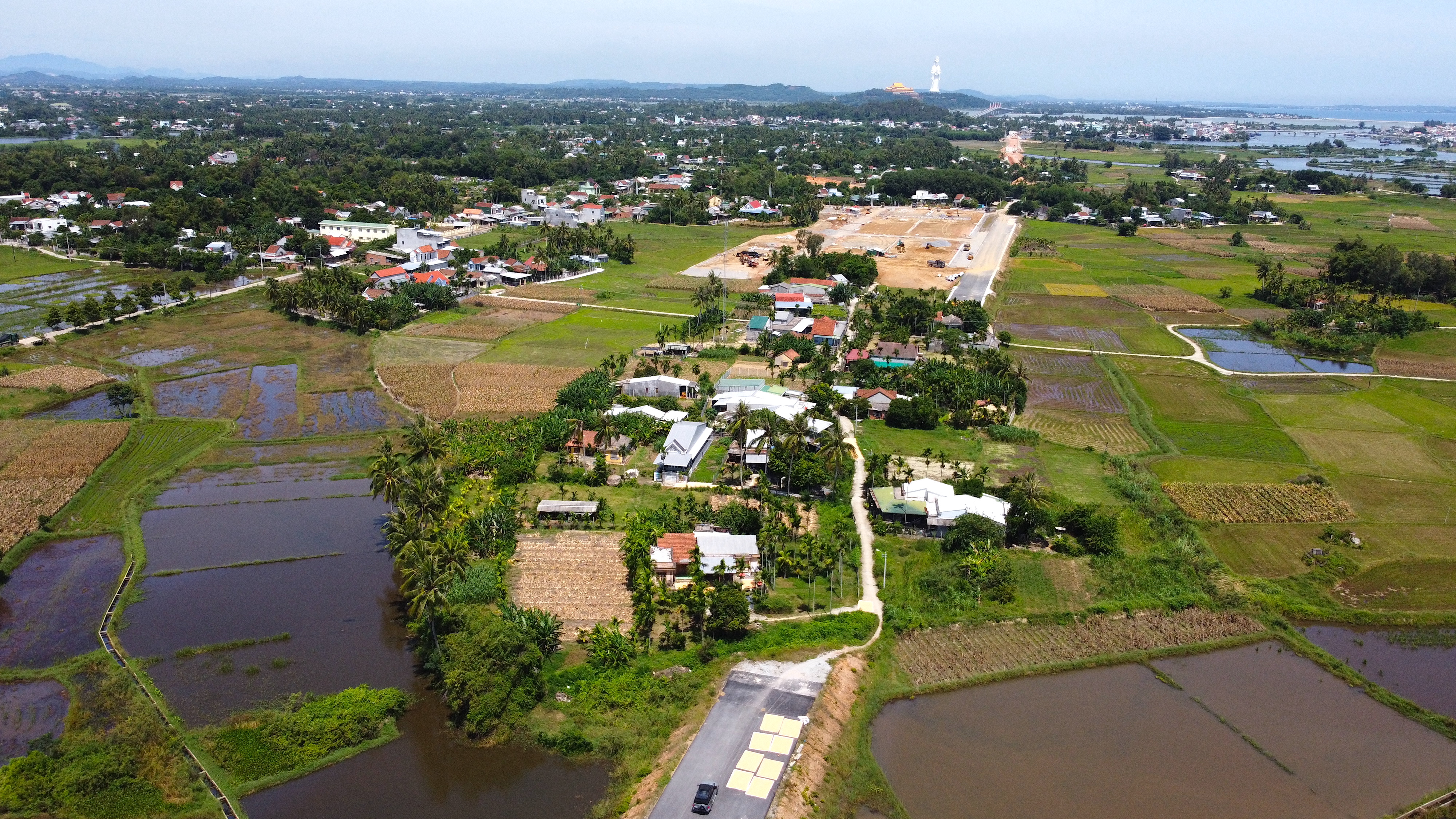 Quảng Ng&atilde;i lập Tổ c&ocirc;ng t&aacute;c th&uacute;c đẩy tiến độ dự &aacute;n, giải ng&acirc;n- Ảnh 3.