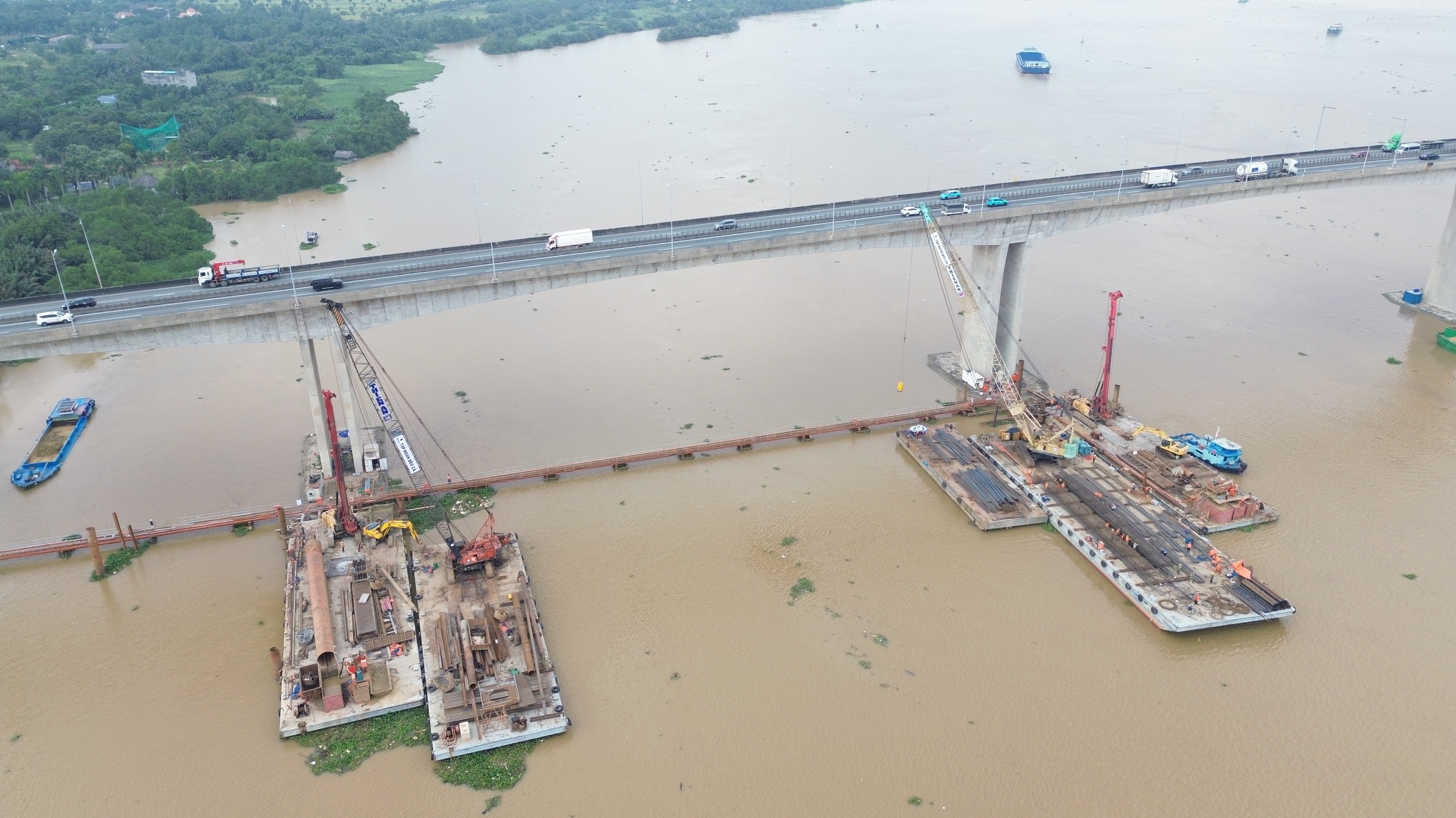 Cận cảnh sà lan "khủng" thi công cầu Long Thành 2 trên cao tốc- Ảnh 2. Cận cảnh sà lan "khủng" thi công cầu Long Thành 2 trên cao tốc- Ảnh 2.