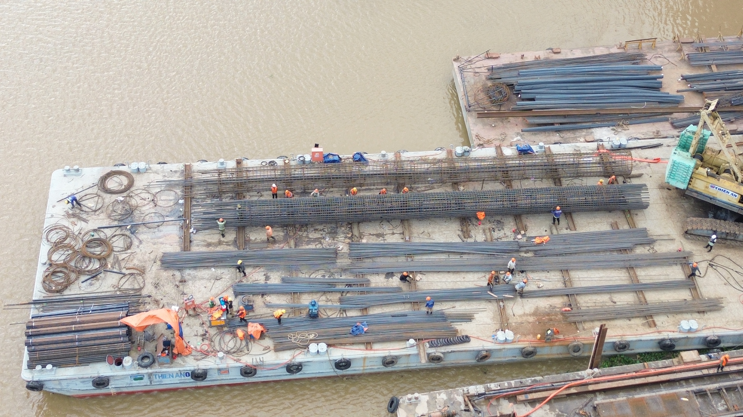 Cận cảnh sà lan "khủng" thi công cầu Long Thành 2 trên cao tốc- Ảnh 5. Cận cảnh sà lan "khủng" thi công cầu Long Thành 2 trên cao tốc- Ảnh 5.