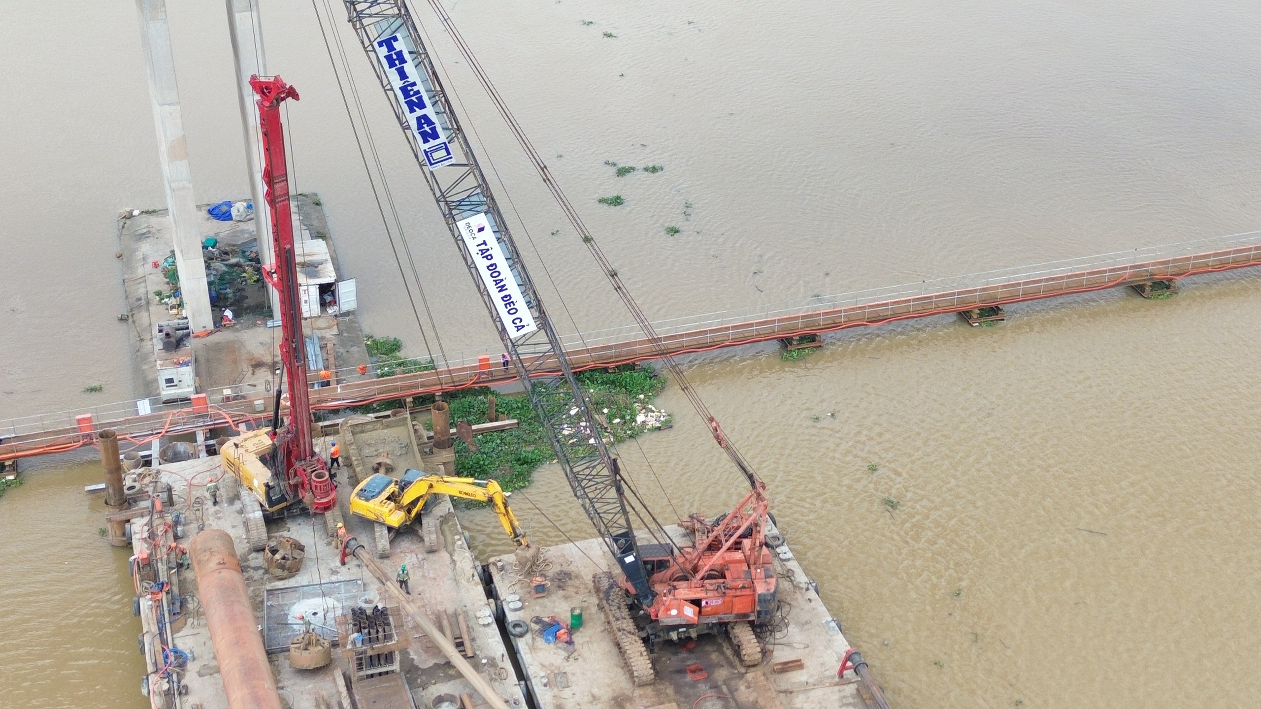 Cận cảnh sà lan "khủng" thi công cầu Long Thành 2 trên cao tốc- Ảnh 8. Cận cảnh sà lan "khủng" thi công cầu Long Thành 2 trên cao tốc- Ảnh 8.