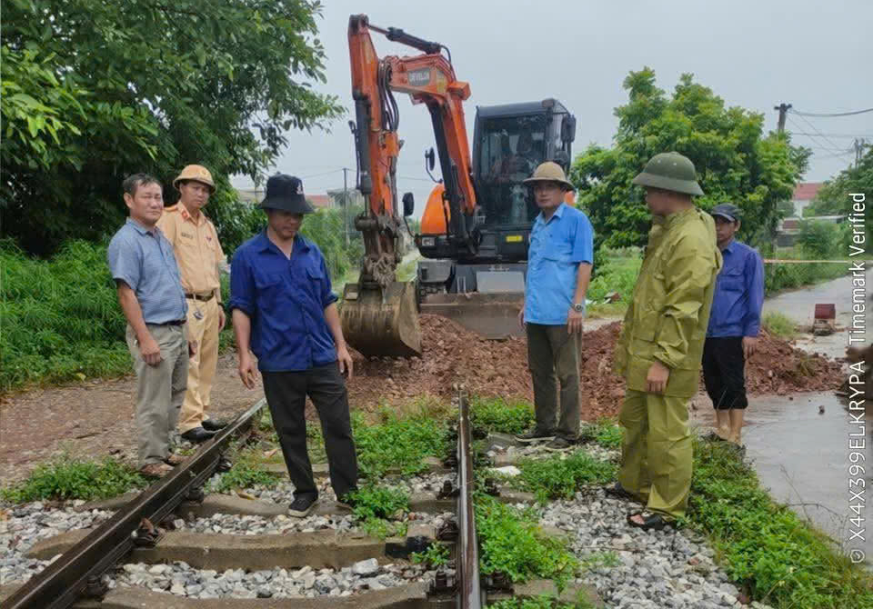 Bắc Ninh: Thực hiện nghi&ecirc;m Chỉ thị 22 của Ch&iacute;nh phủ x&oacute;a lối đi tự mở qua đường sắt- Ảnh 2.