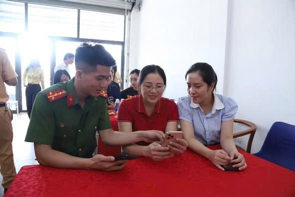 H&agrave; Tĩnh: Hạ tầng c&ocirc;ng nghệ th&ocirc;ng tin đồng bộ th&uacute;c đẩy ph&aacute;t triển kinh tế số v&agrave; x&atilde; hội số- Ảnh 2.