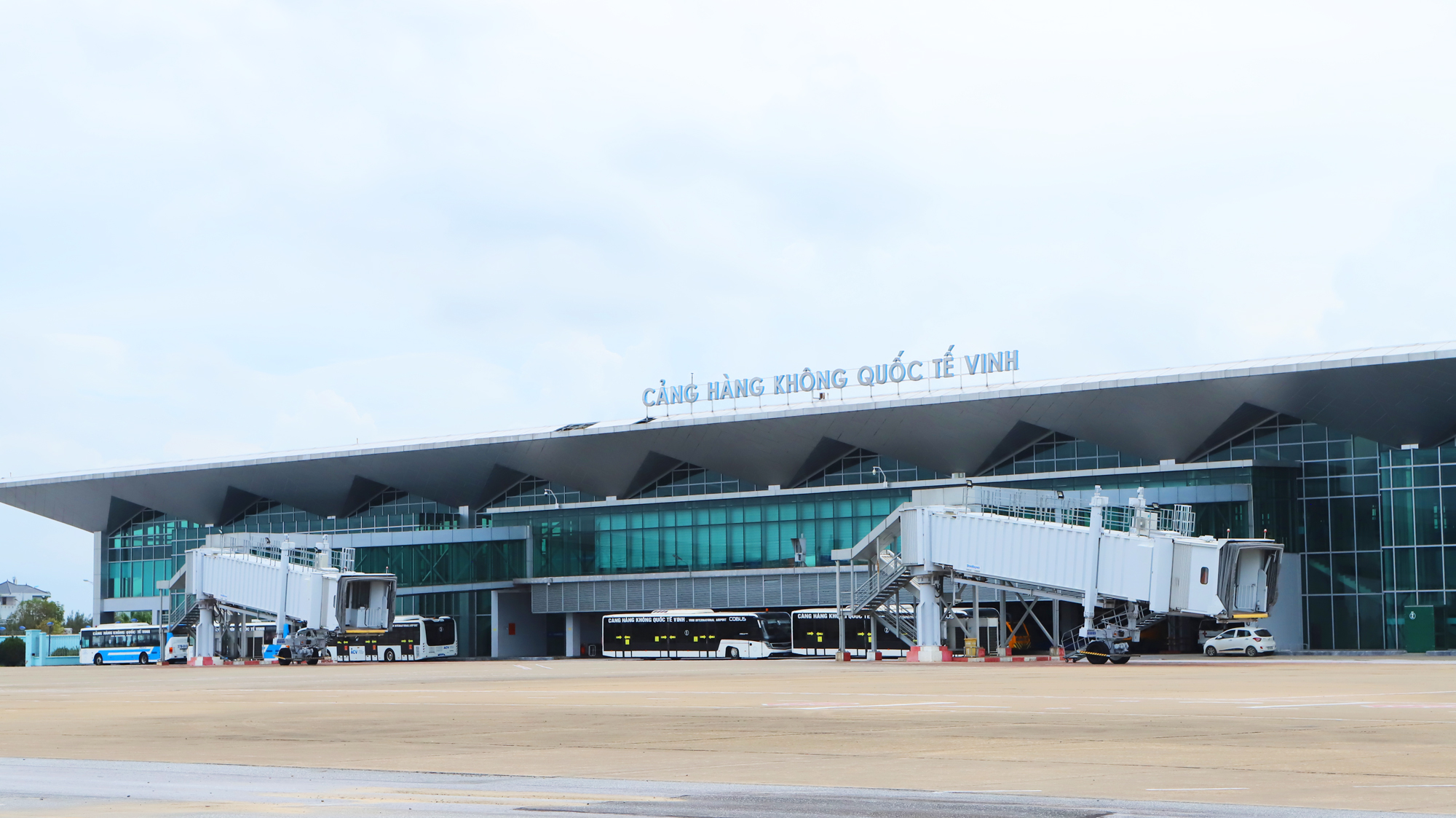 "Điểm s&aacute;ng" tr&ecirc;n c&ocirc;ng trường n&acirc;ng cấp s&acirc;n bay Vinh: Quyết t&acirc;m xong trước ng&agrave;y 19/12- Ảnh 1.