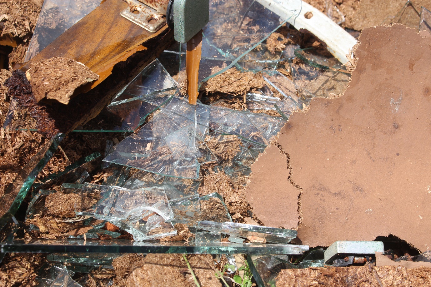 H&agrave; Tĩnh: Nhiều tuyến đường ngập r&aacute;c thải, vật liệu x&acirc;y dựng hư hỏng sau b&atilde;o- Ảnh 8.