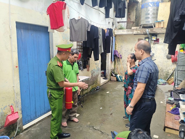H&agrave; Nội: Kiểm tra việc chấp h&agrave;nh quy định PCCC c&aacute;c cơ sở dịch vụ tại phường T&acirc;y Hồ- Ảnh 1.