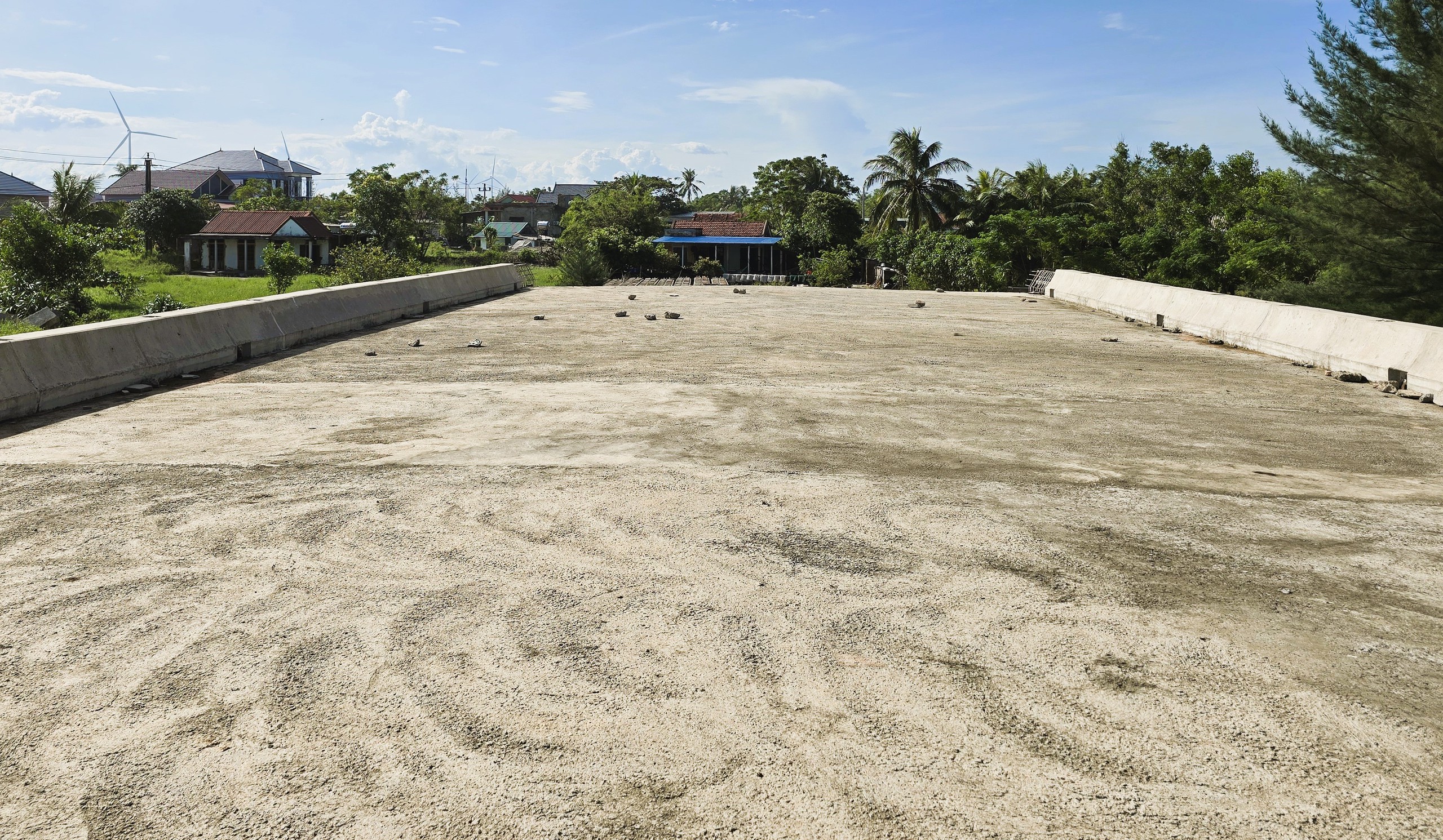 Rốt r&aacute;o gỡ vướng mặt bằng, đẩy tiến độ dự &aacute;n giao th&ocirc;ng gần 3.800 tỷ đồng tại Quảng Trị- Ảnh 3.