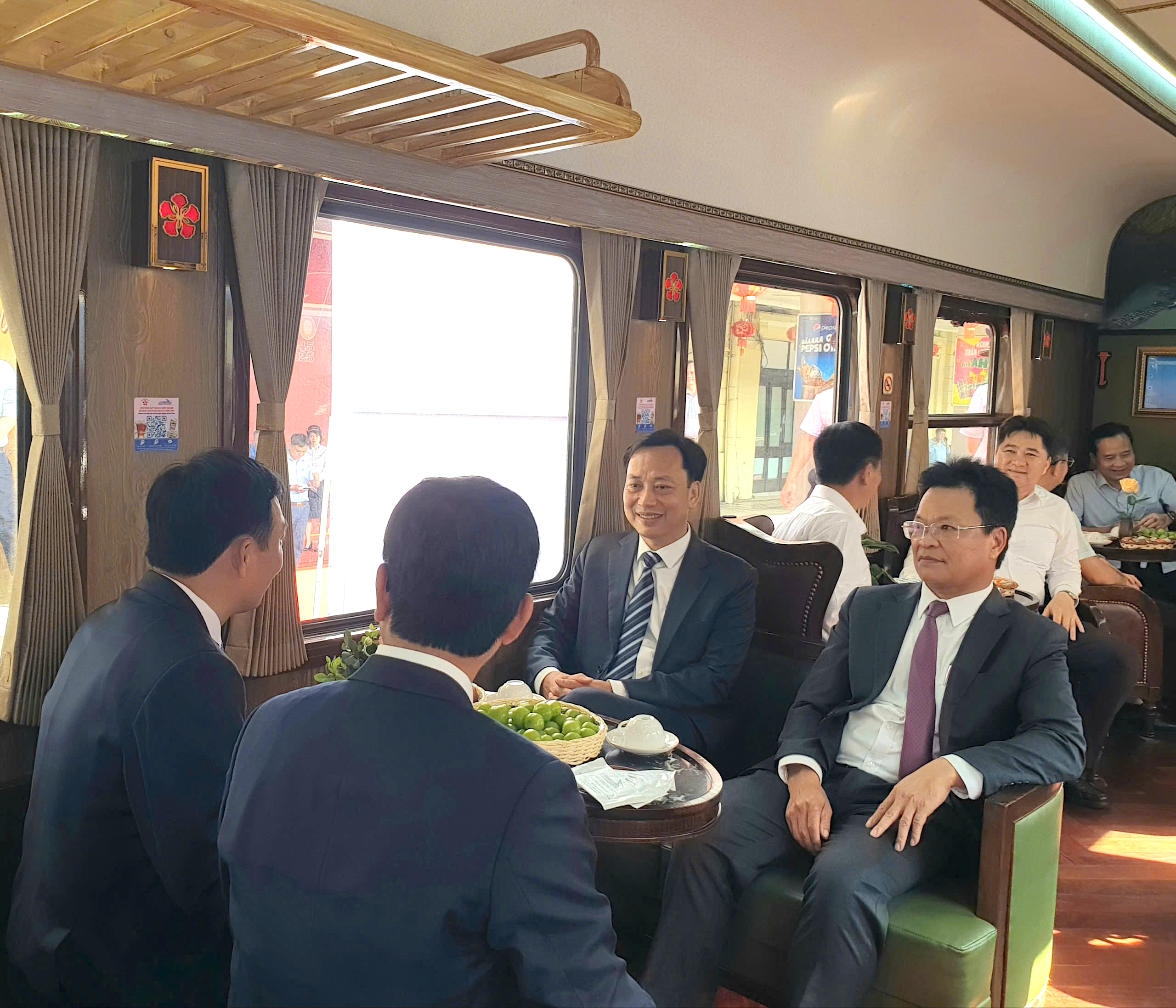 Tuyến H&agrave; Nội - Hải Ph&ograve;ng vượt 1,1 triệu lượt kh&aacute;ch nhờ t&agrave;u &ldquo;Hoa phượng đỏ&rdquo;- Ảnh 2.