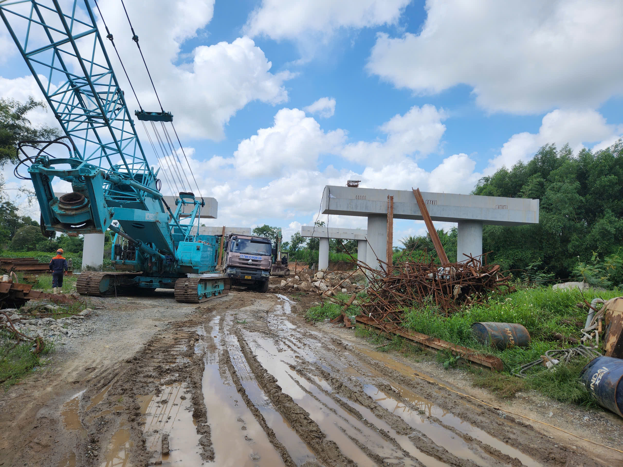 Quảng Ng&atilde;i gỡ vướng mặt bằng để thi c&ocirc;ng c&aacute;c dự &aacute;n hạ tầng trọng điểm- Ảnh 4.