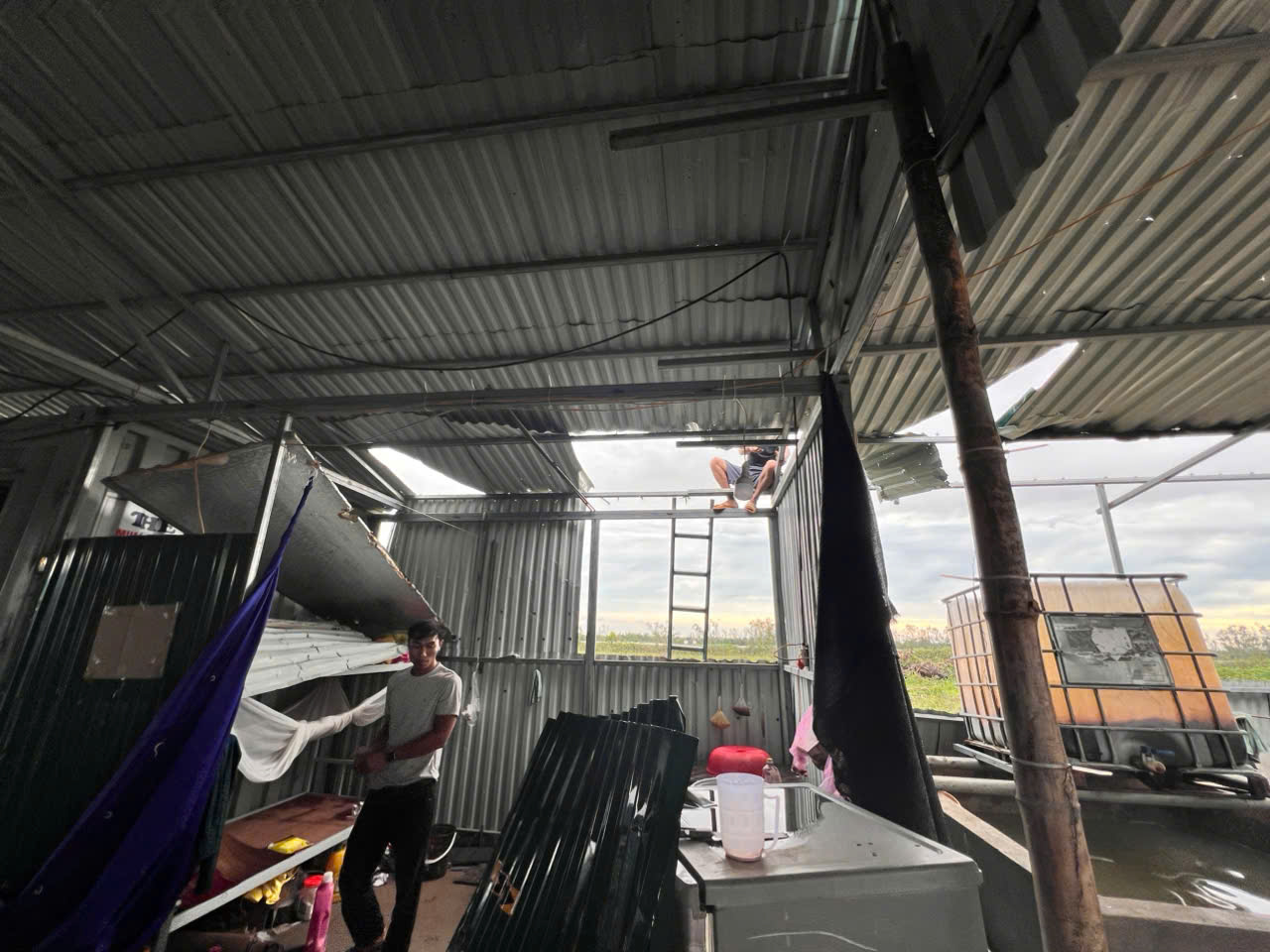 "Điểm s&aacute;ng" tr&ecirc;n c&ocirc;ng trường n&acirc;ng cấp s&acirc;n bay Vinh: Quyết t&acirc;m xong trước ng&agrave;y 19/12- Ảnh 17.