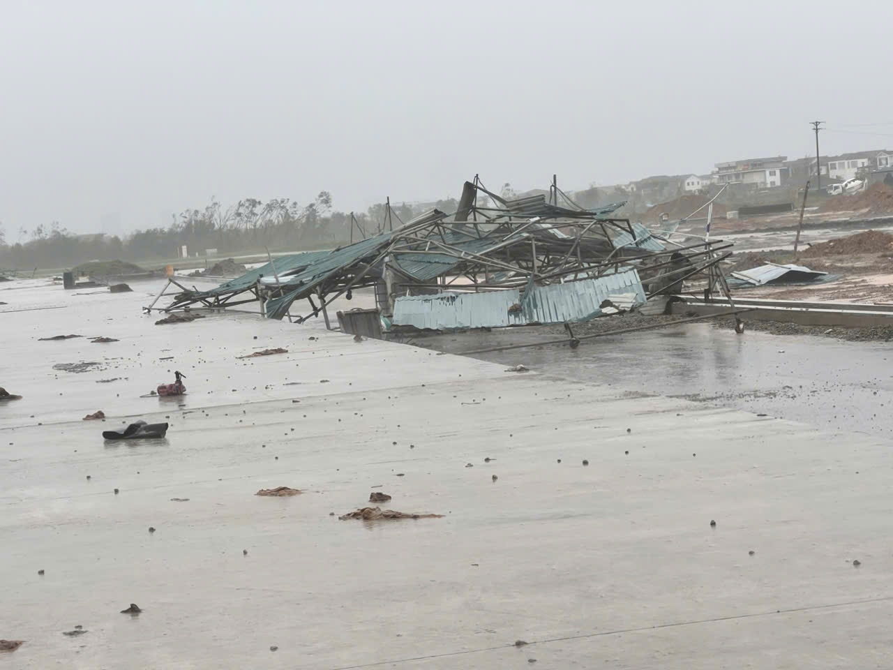 "Điểm s&aacute;ng" tr&ecirc;n c&ocirc;ng trường n&acirc;ng cấp s&acirc;n bay Vinh: Quyết t&acirc;m xong trước ng&agrave;y 19/12- Ảnh 19.