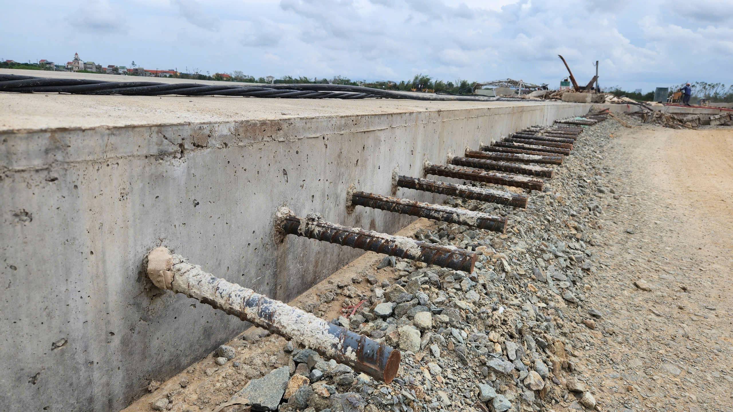 "Điểm s&aacute;ng" tr&ecirc;n c&ocirc;ng trường n&acirc;ng cấp s&acirc;n bay Vinh: Quyết t&acirc;m xong trước ng&agrave;y 19/12- Ảnh 9.