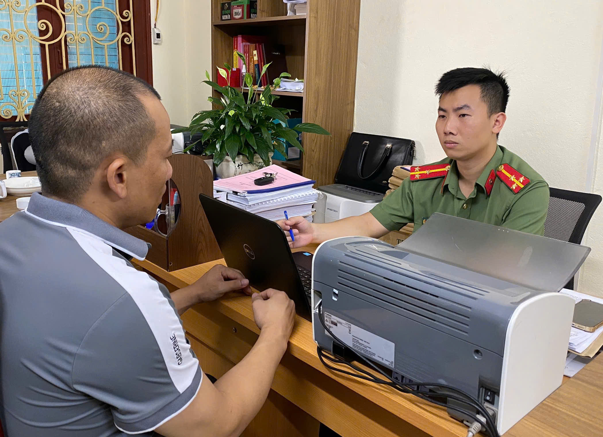 Ninh B&igrave;nh: Đối tượng truy n&atilde; ra đầu th&uacute; sau thời gian trốn ở Campuchia- Ảnh 1.
